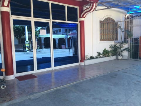 Surigao Tourist Inn Auberge in Caraga
