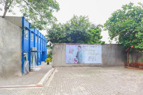 RedDoorz Syariah near Ragunan Zoo 3 Vacation rental in South Jakarta City