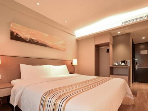 Home Inns Plus Shanghai Xujiahui Branch Hotel in Shanghai