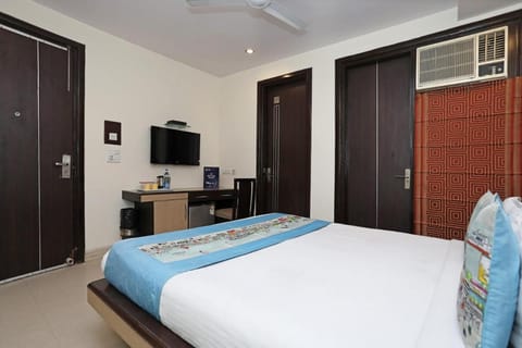 Capital O Hotel Metro View Inn Near Satyam Inox Patel Nagar Hotel in New Delhi