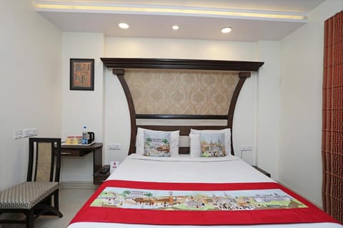 Capital O Hotel Metro View Inn Near Satyam Inox Patel Nagar Hotel in New Delhi