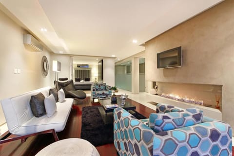 Azamare Luxury Guest House Vacation rental in Camps Bay