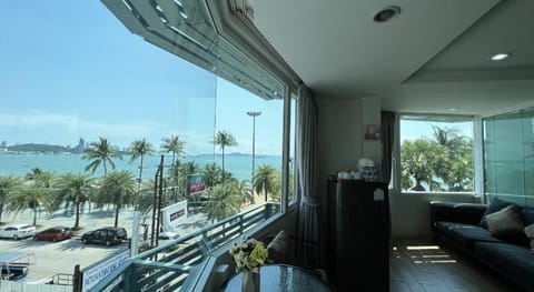 The Beach Front Resort Vacation rental in Pattaya City