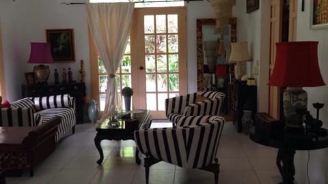 Villa D'enghien Alojamiento y desayuno in Boracay