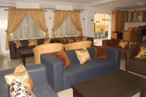 BEN AUTO guest house Vacation rental in Lagos