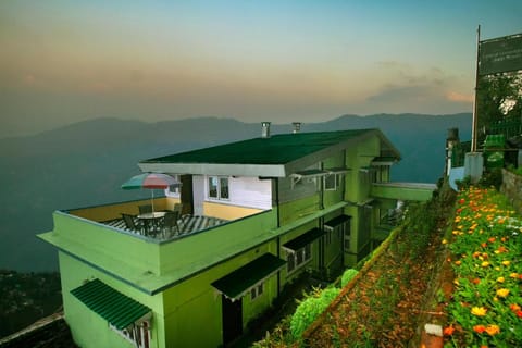 Central Gleneagles Heritage Resort(Former Bungalow of Ex-TATA Chairman Russi Mody), Tha Mall Road Vacation rental in Darjeeling