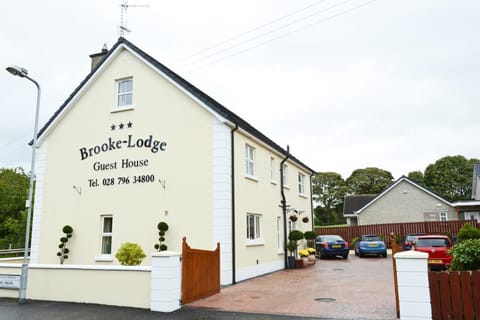 Brooke Lodge Guesthouse Bed and Breakfast in Magherafelt