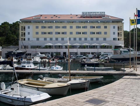 Aparthotel Miramare Vacation rental in Makarska