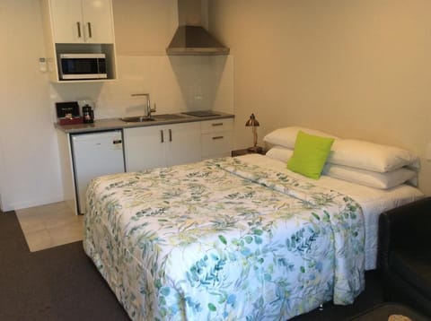 Acacia Lake View Motel Vacation rental in Taupo