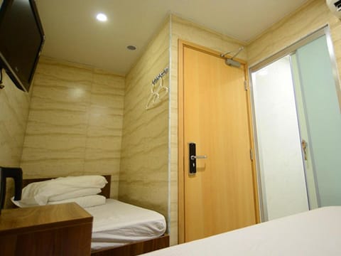 Kong Hing Guest House Bed and Breakfast in Hong Kong