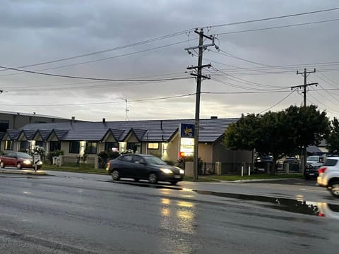 SHEPPARTON MOTOR INN Tudor House Motel Vacation rental in Shepparton