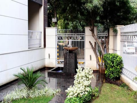 Stately Suites - Mg Road Vacation rental in Gurugram