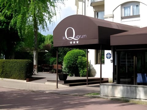 HOTEL QUORUM Vacation rental in Saint-Cloud