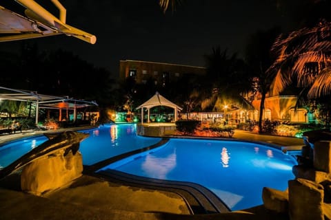 Moonbay Marina The Villas Hotel in Olongapo