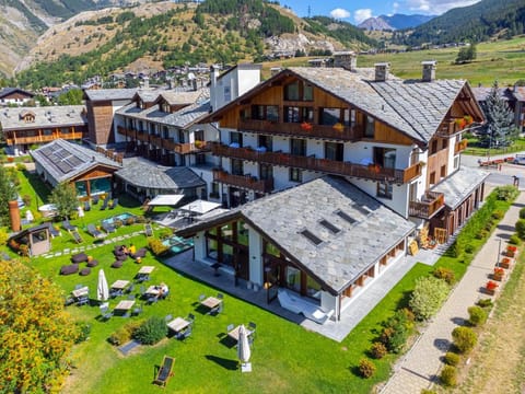 Montana Lodge & Spa, by R Collection Hotels Vacation rental in La Thuile