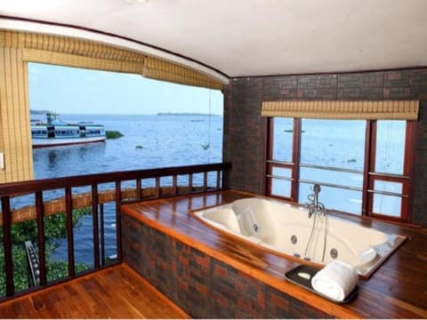 Grand Nirvana Jacuzzi Super Luxury Premium House Boat Vacation rental in Alappuzha
