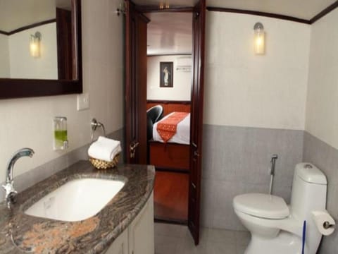 Grand Nirvana Jacuzzi Super Luxury Premium House Boat Vacation rental in Alappuzha