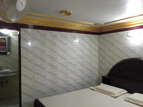 Shanti Guest House Manikarnika Ghat Bed and Breakfast in Varanasi