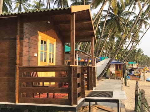 Roundcube Beach Bungalows Resort in Canacona