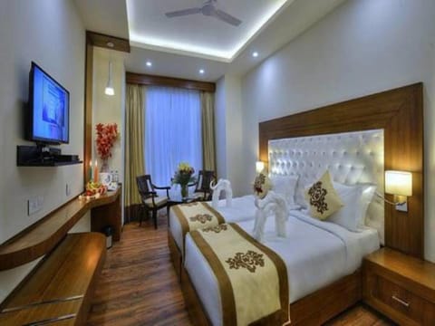 Seven Hills Tower Hotel in Agra
