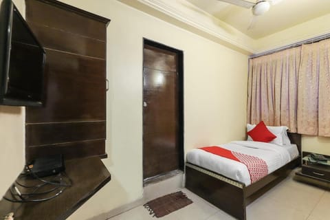 OYO Hotel Kanchan Palace Hotel in Ahmedabad