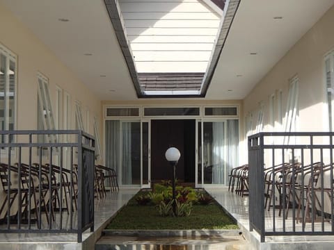 Shakila Guest House Vacation rental in Batu