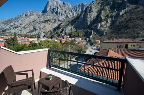 Hotel Porto In Vacation rental in Kotor