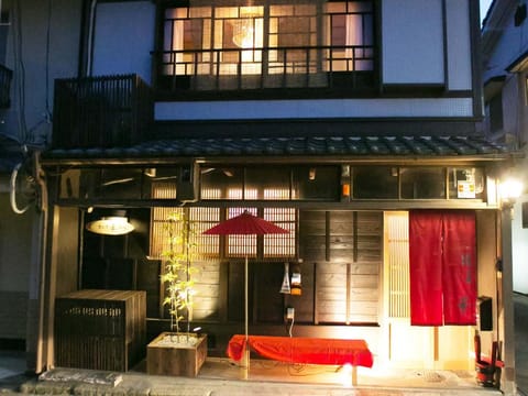 Kyounoyado Hana Nishijin Bed and Breakfast in Kyoto