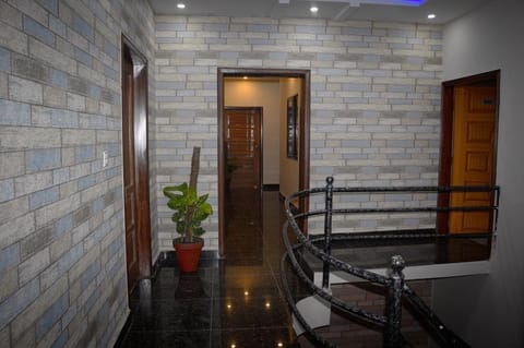 Mall View Hotel Gulberg Motel in Lahore
