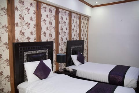 Hotel Premier Inn Davis Road Motel in Lahore