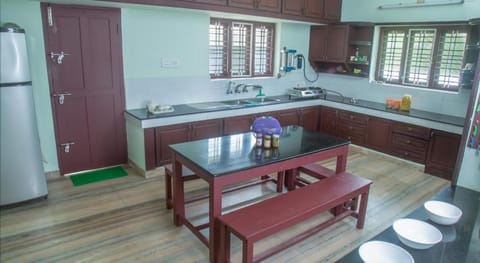 Lake County Heritage Home Vacation rental in Kochi