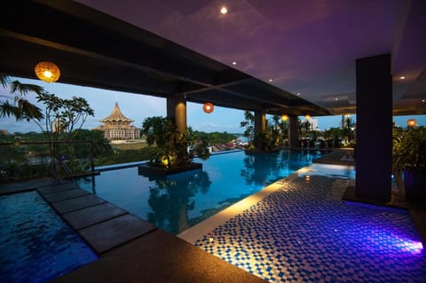 The Waterfront Hotel Kuching Hôtel in Kuching