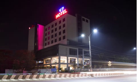 V 7 HOTEL Hôtel in Chennai