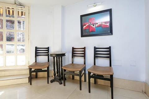 Super OYO Hotel Homely Raj Near Kalighat Kali Temple Vacation rental in Kolkata