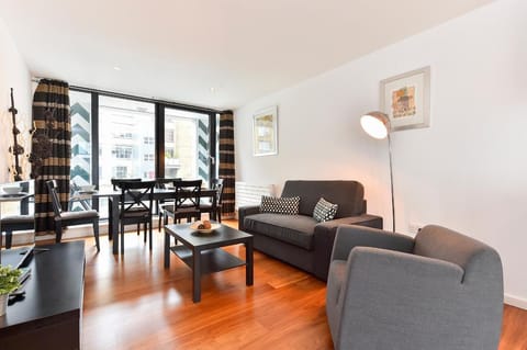 Shoreditch City Living Condo in London Borough of Islington