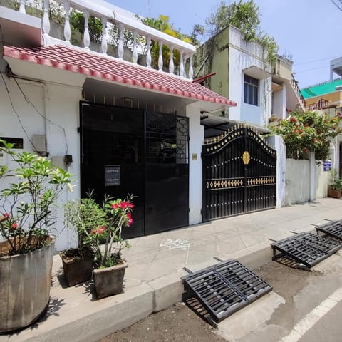 White Villa Guest House Pondicherry Vacation rental in Puducherry