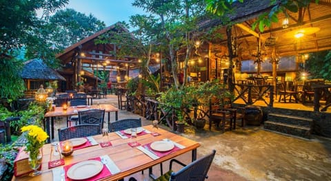 Art's Riverview Lodge Vacation rental in Khlong Sok