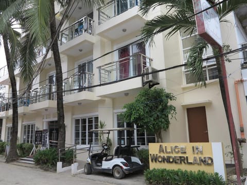Alice in Wonderland Beach Hotel Hotel in Boracay