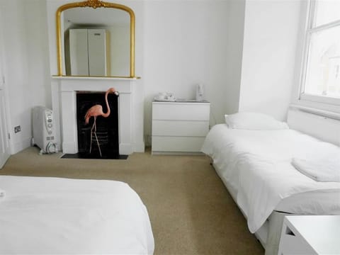 Kew Rooms Bed and Breakfast in Brentford