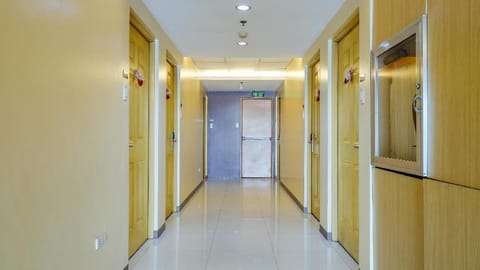 ZEN Rooms Zobel Roxas Street Hotel in Makati