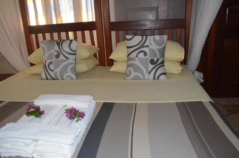 African Roots Guesthouse. Bed and Breakfast in Uganda