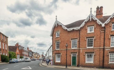 Town Centre Apartment Perfect Location with on-street parking Vacation rental in Stratford-upon-Avon