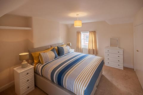 Town Centre Apartment Perfect Location with on-street parking Vacation rental in Stratford-upon-Avon