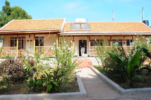 Papyrus Guest House Vacation rental in Uganda