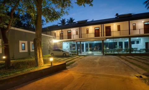 Athena Lake Vacation rental in Dambulla