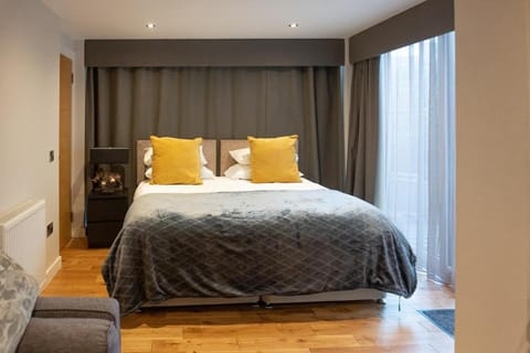 Garthill Lodge & Studio Apartment in Falkirk