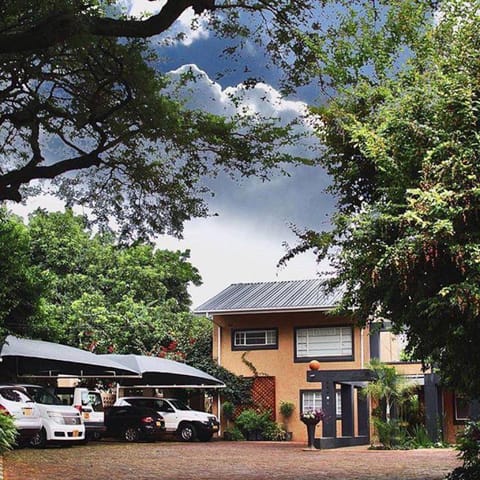 Sandalwood Lodge Urlaubsunterkunft in Harare