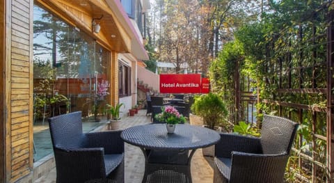 Itsy Hotels Avantika With Forest View Vacation rental in Shimla