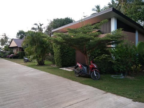 Baan Suan Rim Klong Resort in Sala Dan
