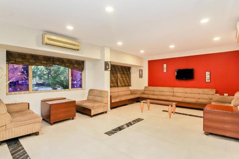 Collection O Hotel Happy Stay Near Hyderabad Central Vacation rental in Secunderabad